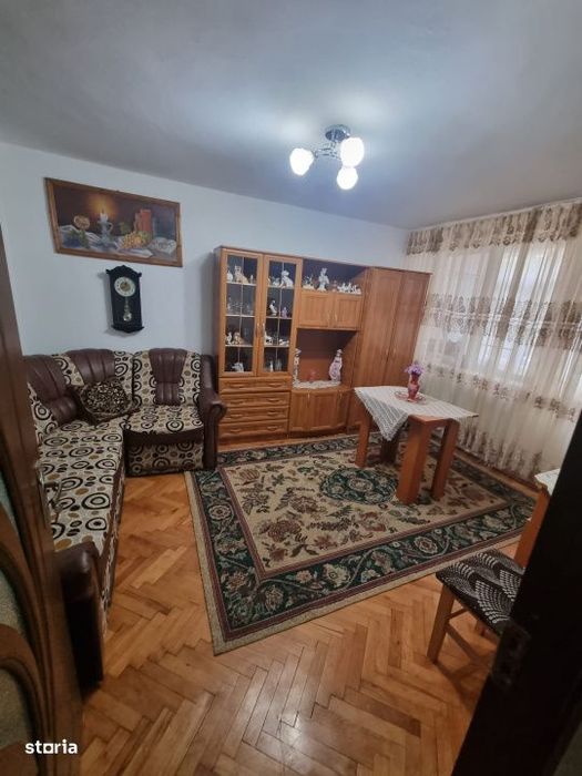 Apartament 2 camere decomandate, 52mp, etaj 1/2, in Filiasi, centru