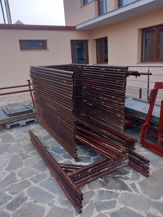 Schela metalica model de Italia