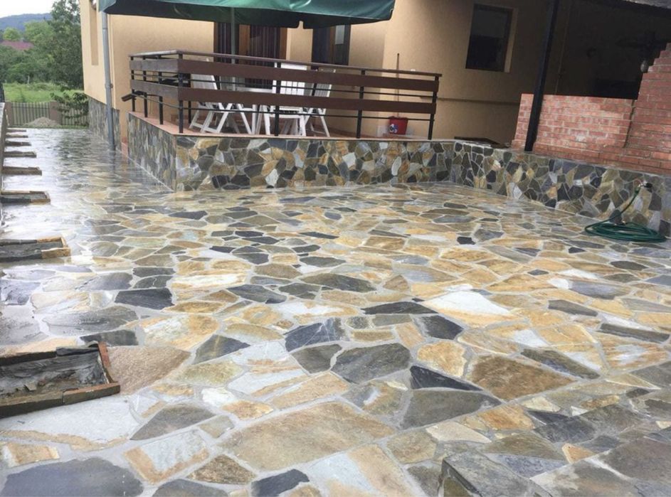 Vand si montez piatra naturală