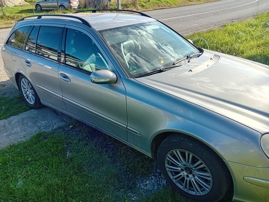 Vând Mercedes E class ,anul 2005