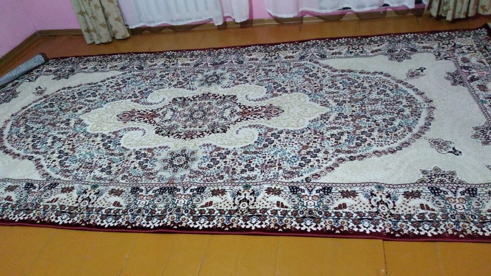 Продам шелковый ковер абсолютно новый 4*190