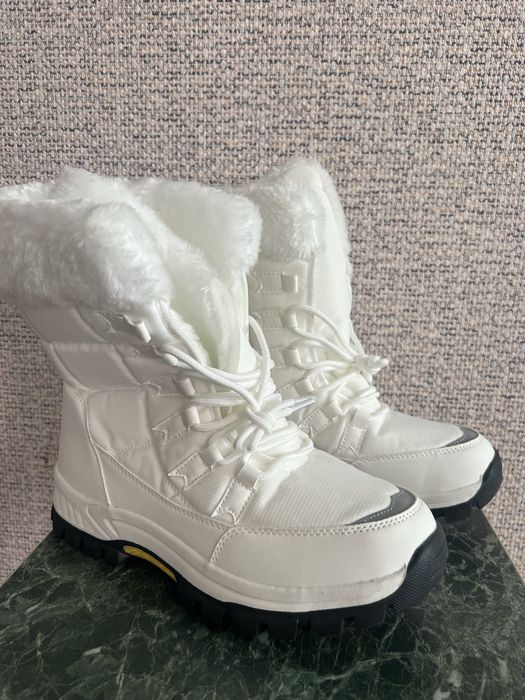 Продам зимнюю женскую обувь