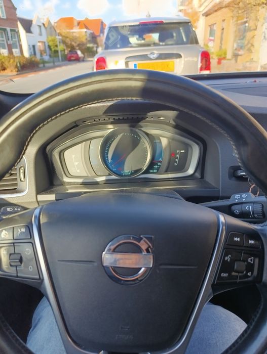 Volvo V60 Plug-in Hybrid AWD Full Option