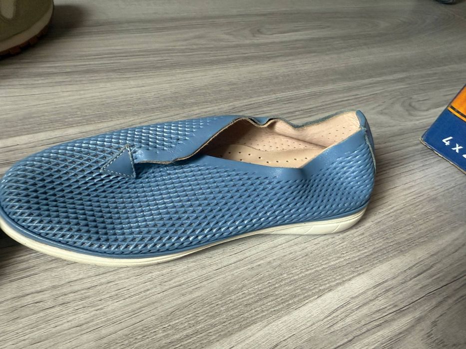 Продам новые кожаные мокасины