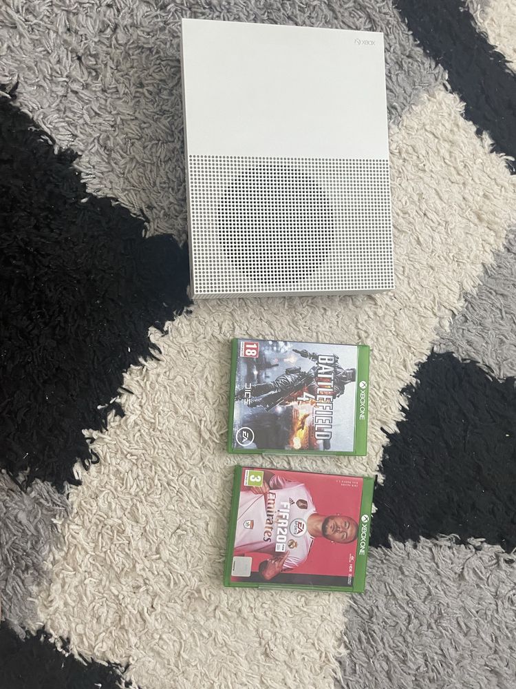 Xbox one s+doua jocuri
