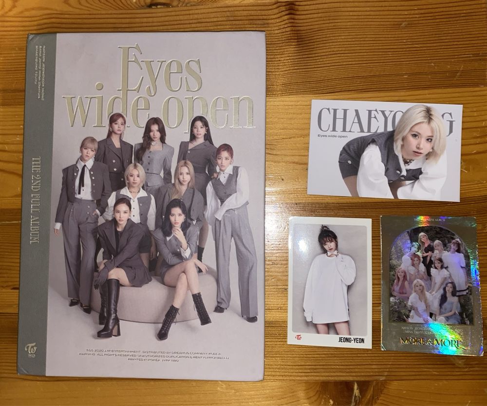 K-pop картички/photo cards Twice, Loona и албуми Twice