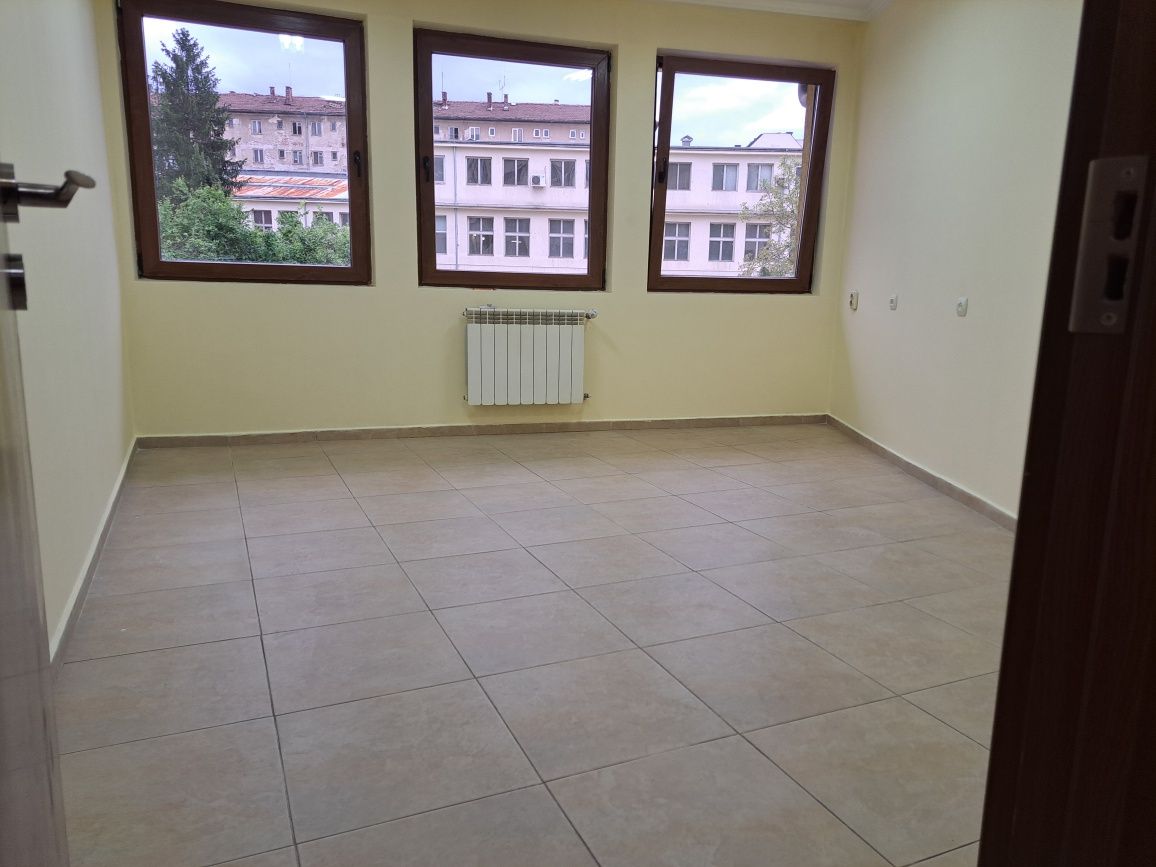 Дава се под наем Ателие в София, Зона Б-5-3 - 32 кв.м за 350 € - Снимка #15