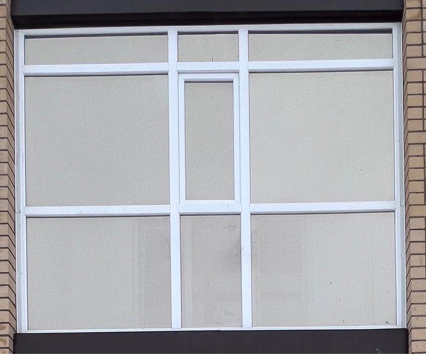 продам витражные и балконные окна с дверью