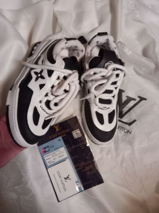 Adidasi noi LV marimea 39 unisex