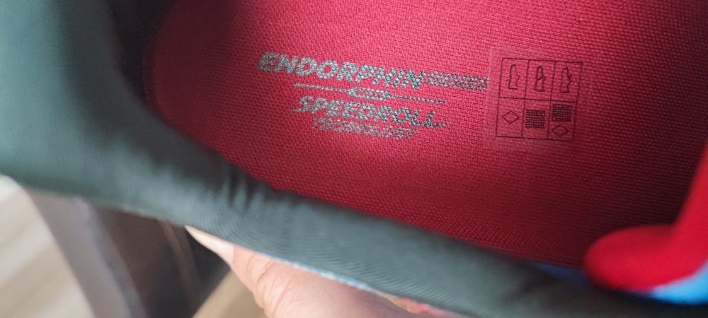 нови SAUCONY endorphin shift 2 стелка :29см..