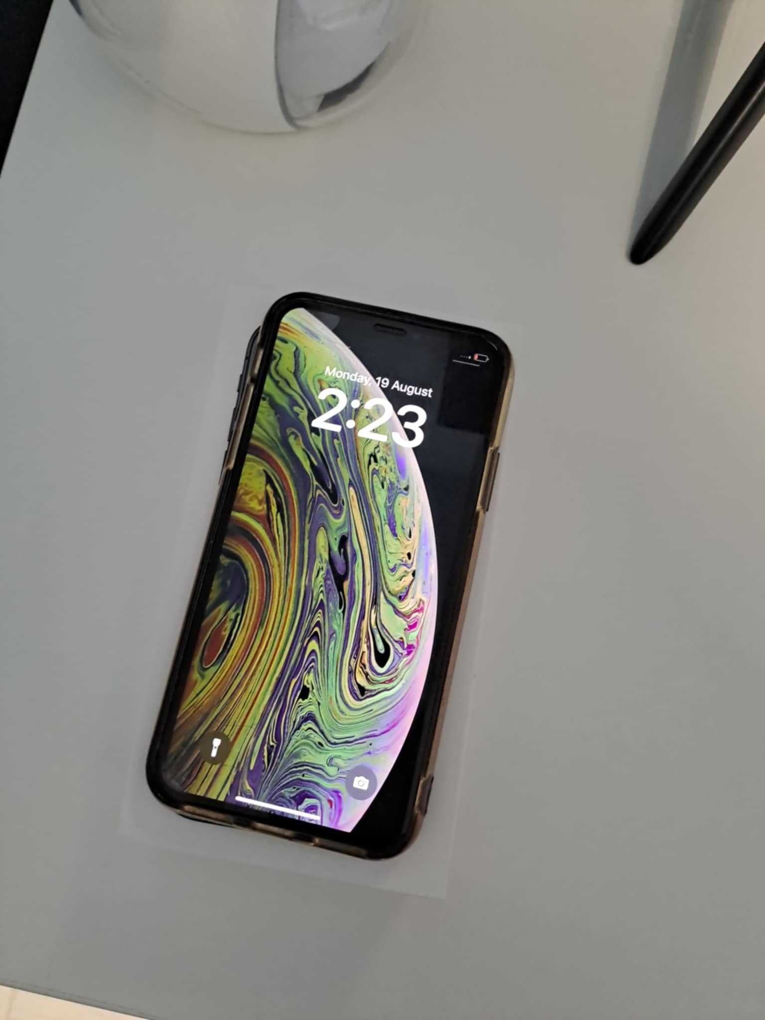 Iphone XS 64 GB с оригинално зарядно