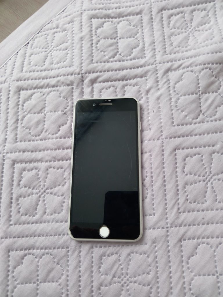 Срочно продам IPhone 8 8pluse