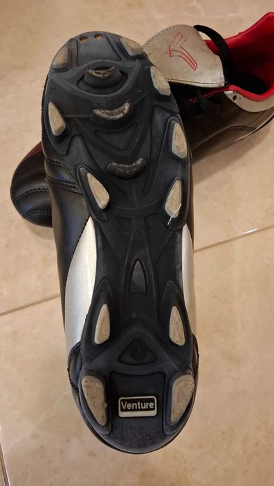 Футболни обувки бутонки 42-43