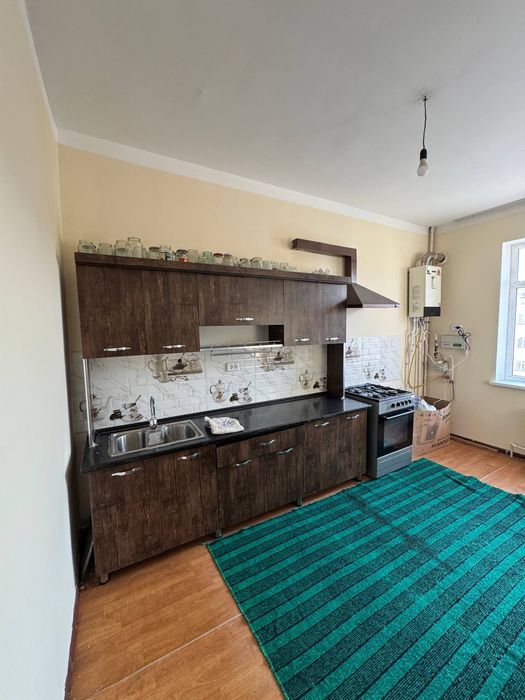 7-мкр.да жойлашган 1 хонали квартира ижарага берилади ОИЛАГА узок мудд