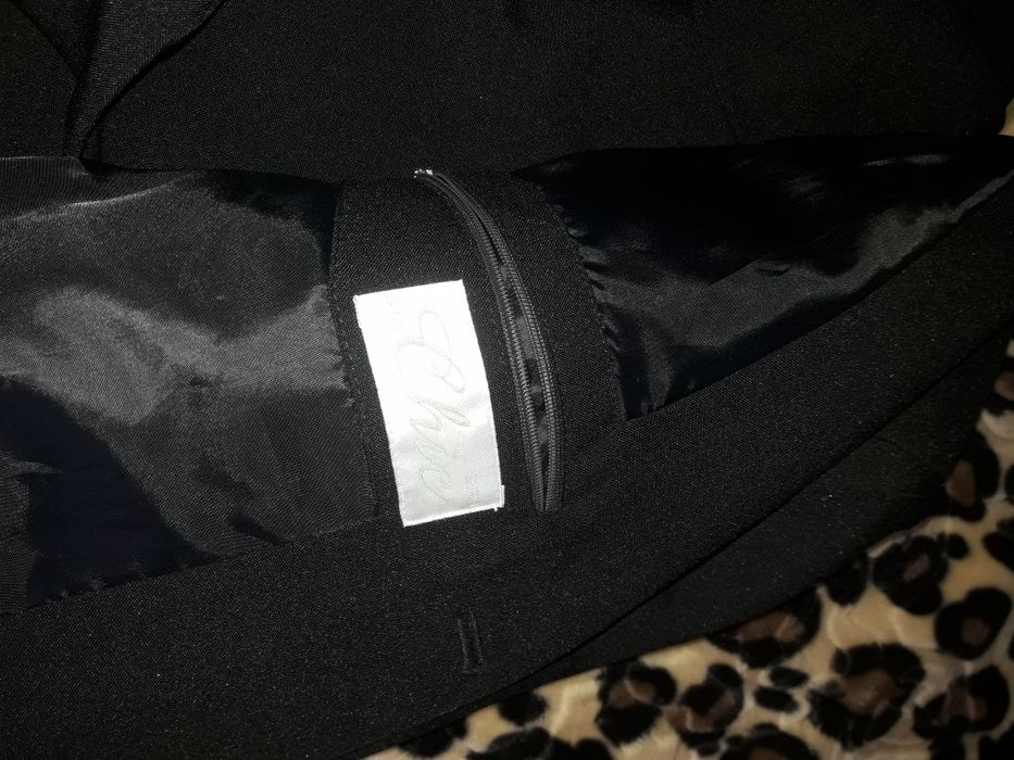 Vand costum barbatesc marimea 54 negru