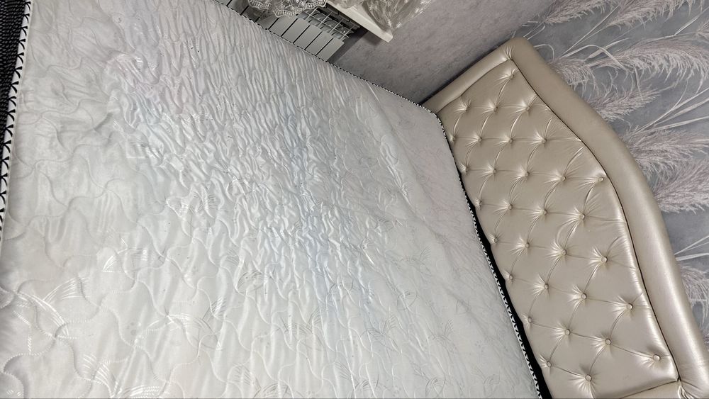 Двухспальная кровать