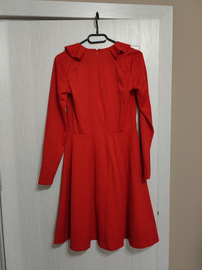 Червена рокля М размер