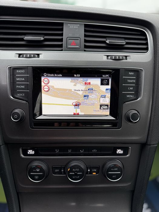 Volkswagen Golf VII 1.6 TDI ^DISTRONIC ^Navigatie ^RATE ^Garanție