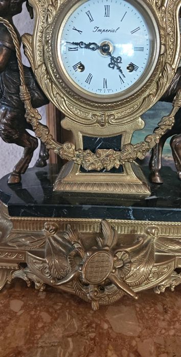Красива гарнитура, часовник с два свещника