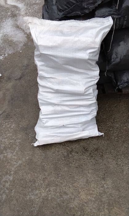 Дрова в мешках для шашлыка.