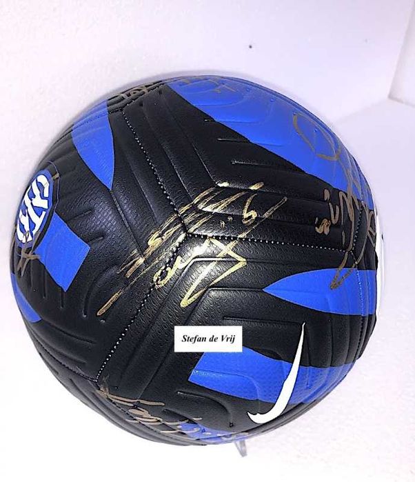 Minge semnata de Inter - Lautaro Martinez Nicollo Barella