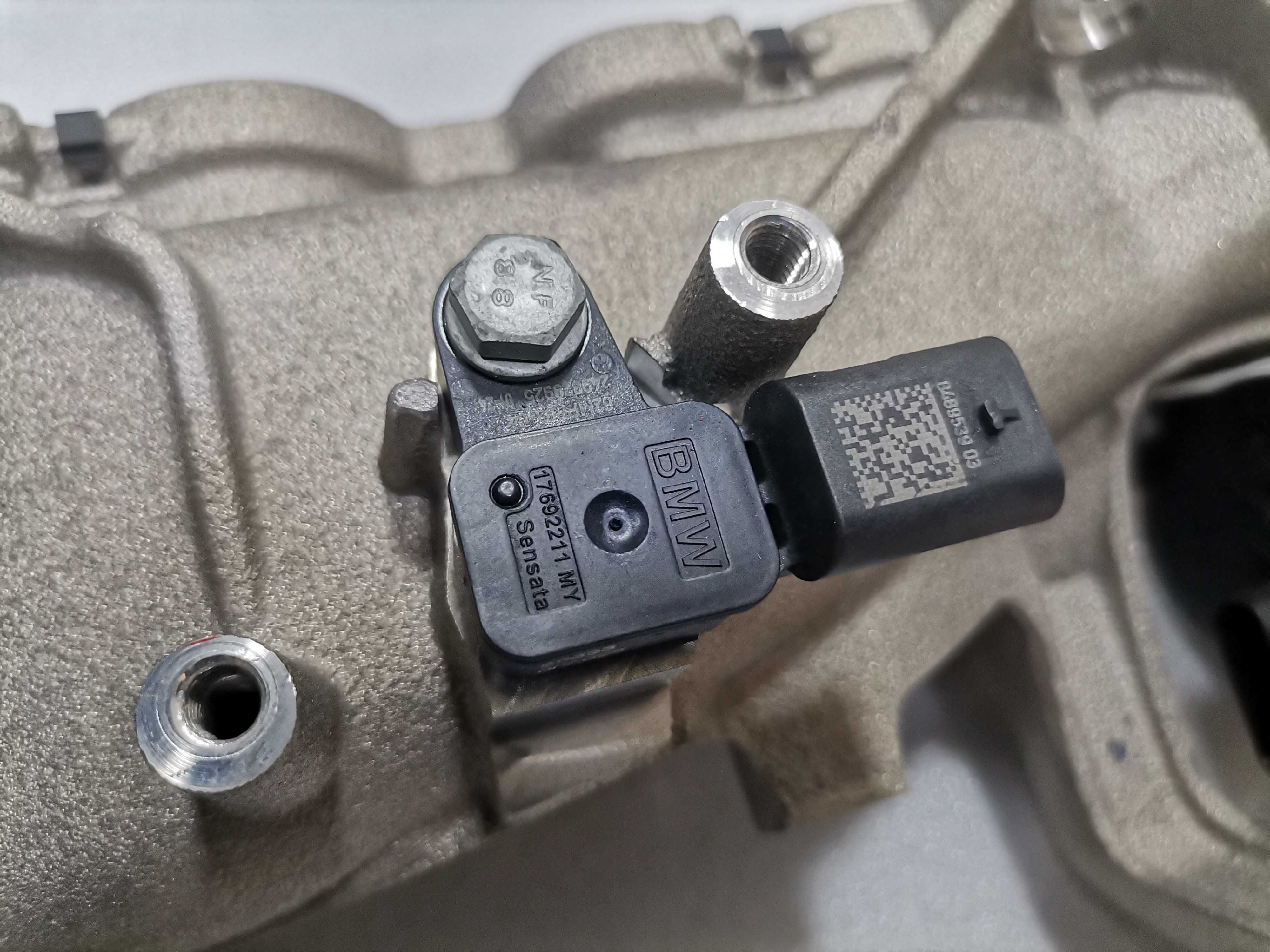 Всмукателен колектор Клапа BMW 9888472 X5 G05 G06 X7 G07 5 G60 7 G70
