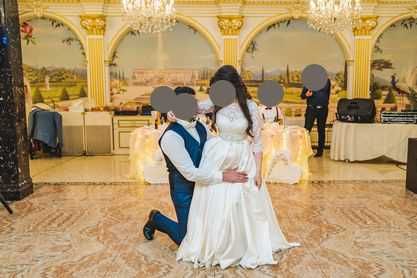 Сатенена сватбена рокля