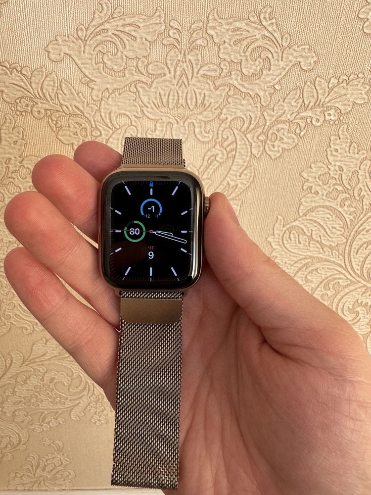 Часы Apple Watch Series 5 44mm Stainless Steel Gold Milanese Loop