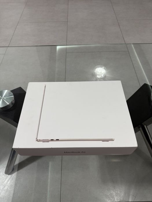 Apple Macbook Air 13” M4 starlight 16GB RAM / 256GB • NOU / SIGILAT •