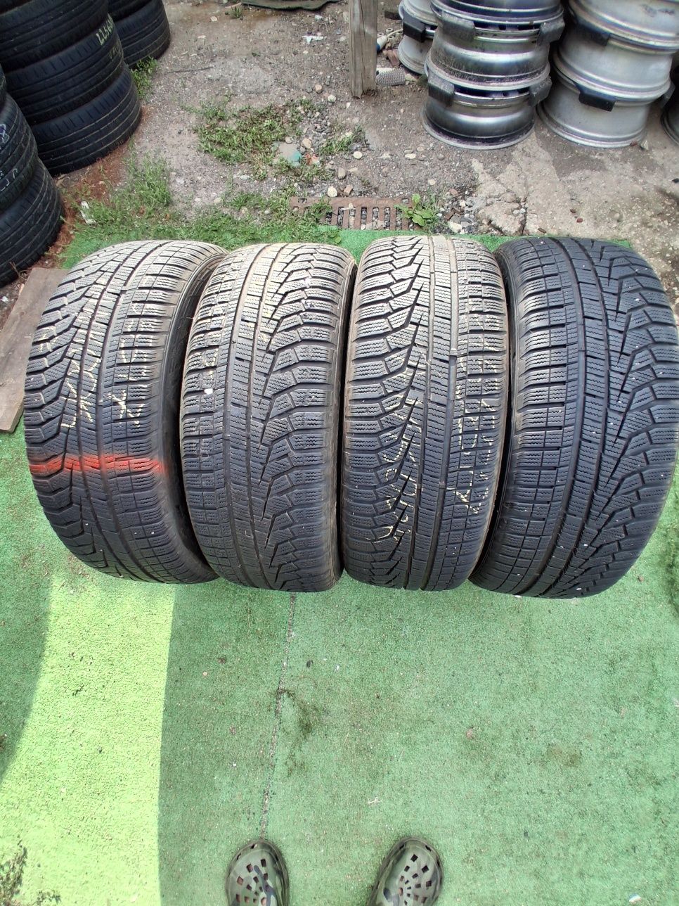 215 55 17 HANKOOK 4броя зимни