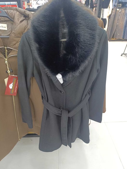 Палто с голяма яка с косъм ново