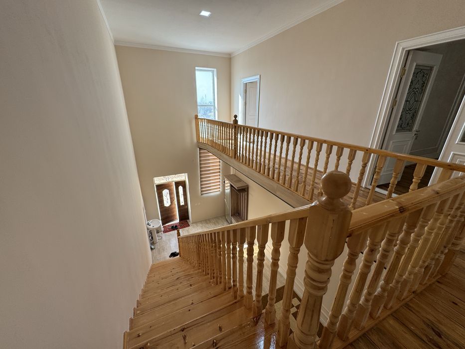 2 qavatli yarm plan xovli joy sotiladi