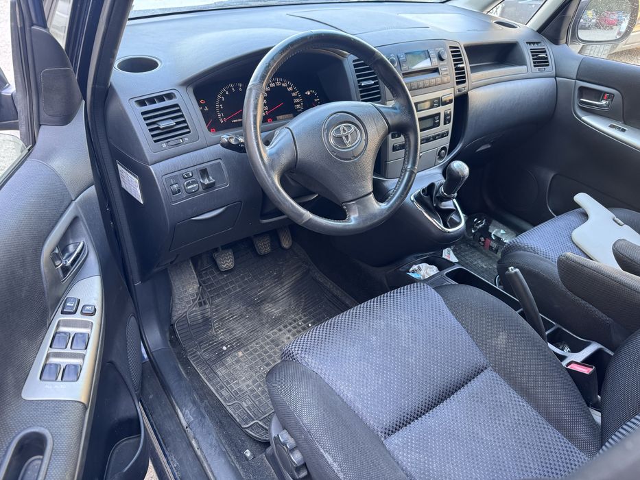 Toyota Corolla Verso 1.6i 110кс 2004г На Части