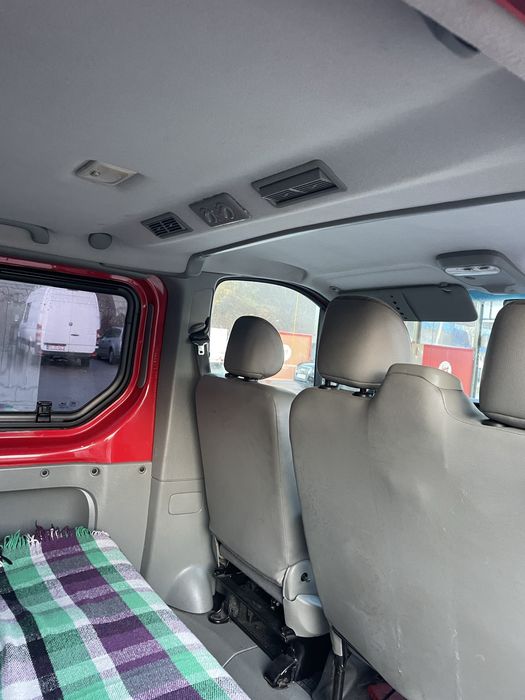 Nissan Primsatr 2011 8+1