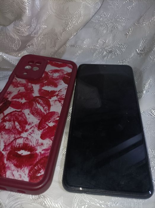 Samsung M12 karobkasi bor