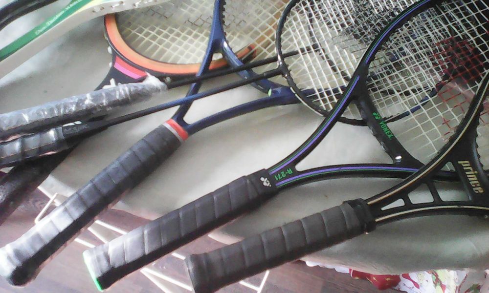 Palete tenis de camp din lemn si carbon ca noi