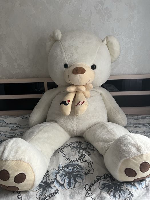 Продам двух плюшевых мишек