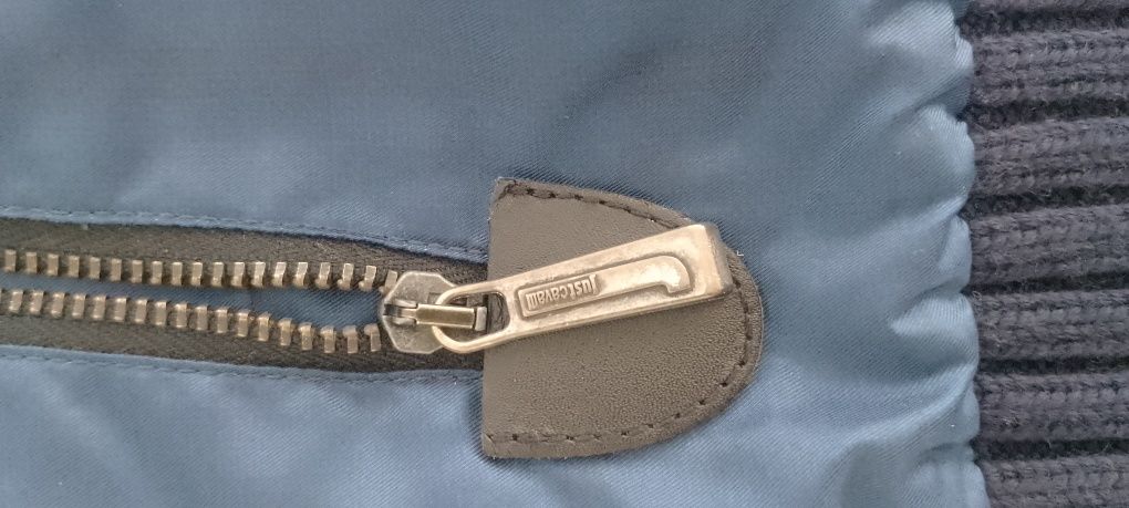 Продавам мъжко оригинално яке на Just cavalli