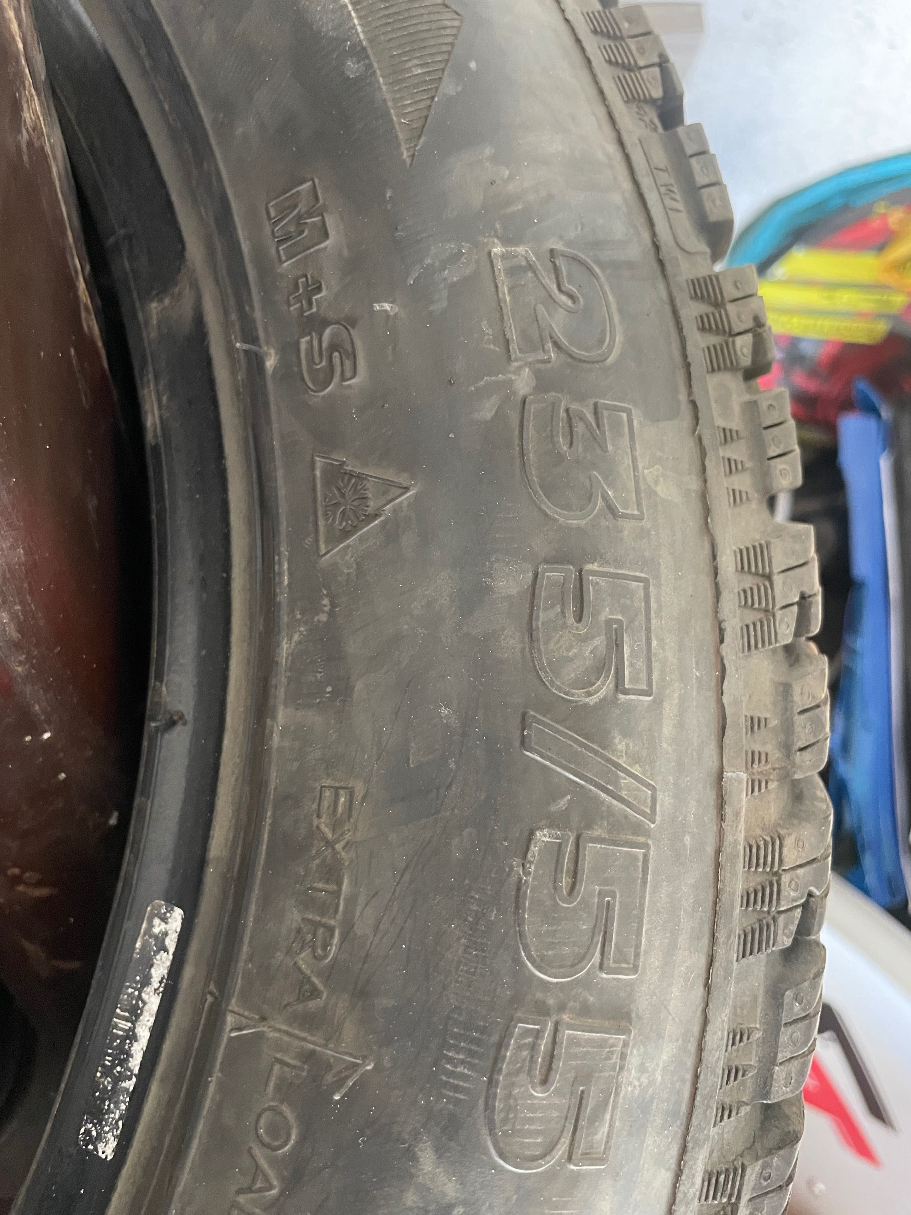 Зимни гуми 235/55R17