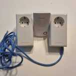 TP-Link Wi-Fi Range Extender si Sitecom Homeplug Plus Socket Dual Pack