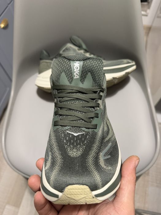 Adidasi 42,44 Hoka Clifton 10