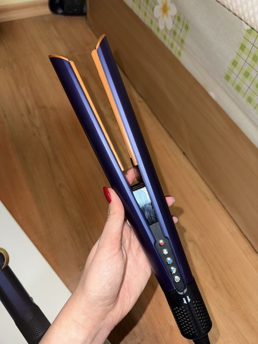 Dyson Airstrait — купен от Англия, без забележки