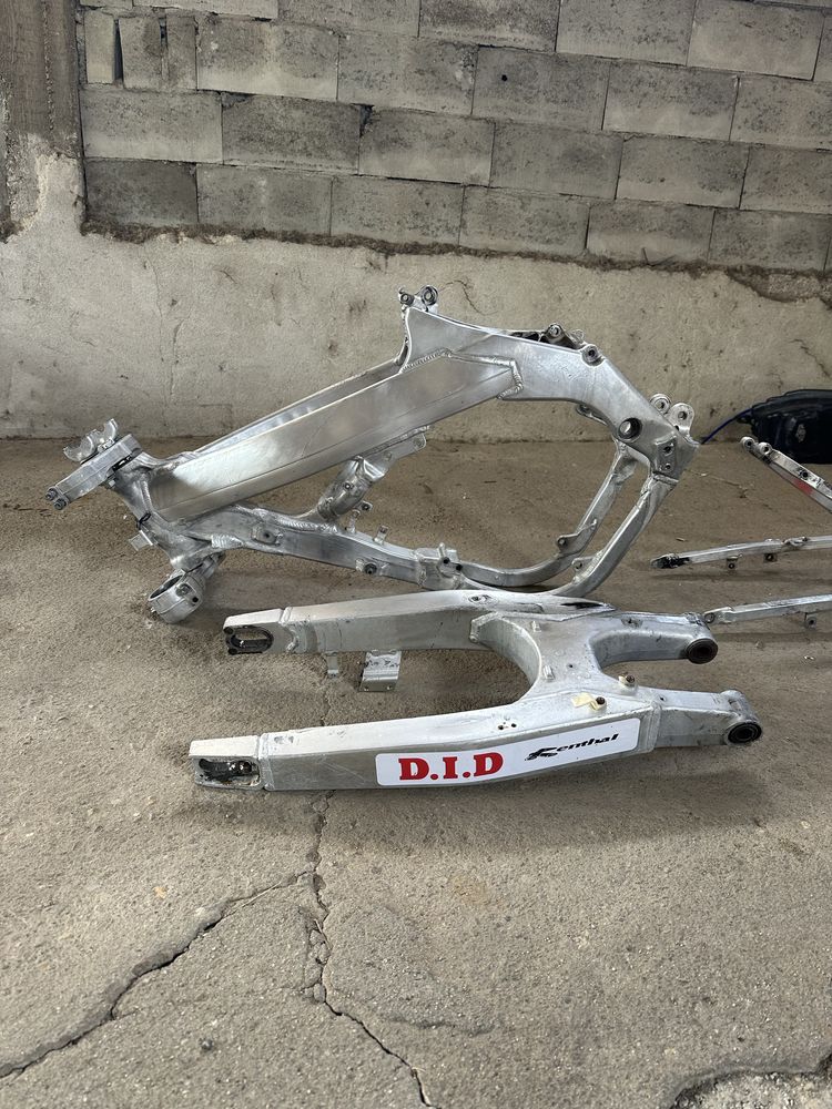 Рамка за CRF 450 2005/части към нея!
