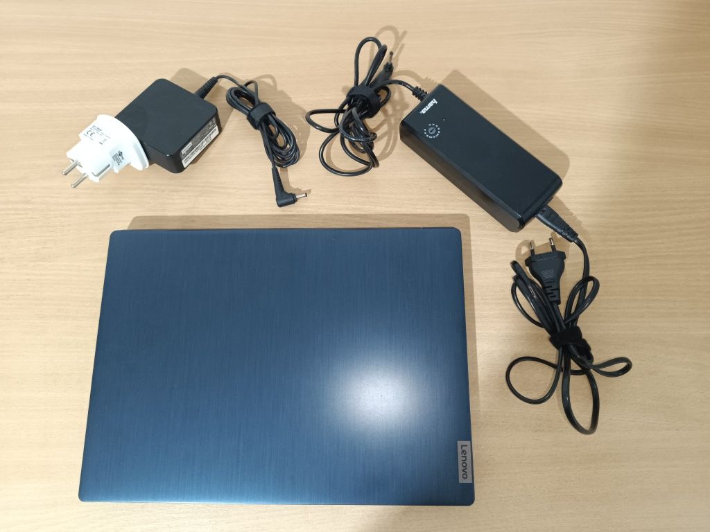 Vand Laptop Lenovo 14" AMD Ryzen 5 3500U, 8 GB RAM, 256 GB Stocare