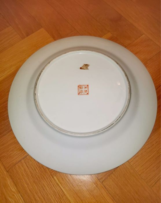 Антикварна китайска порцеланова чиния ръчно рисувана диаметър 26 см.