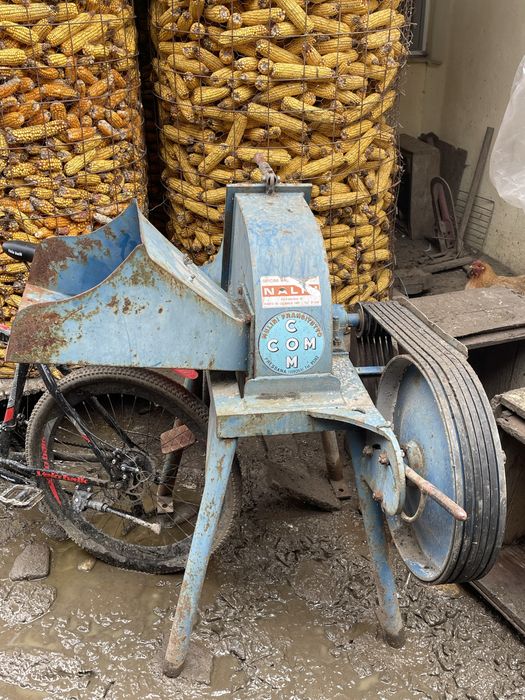 Moara legata la tractor