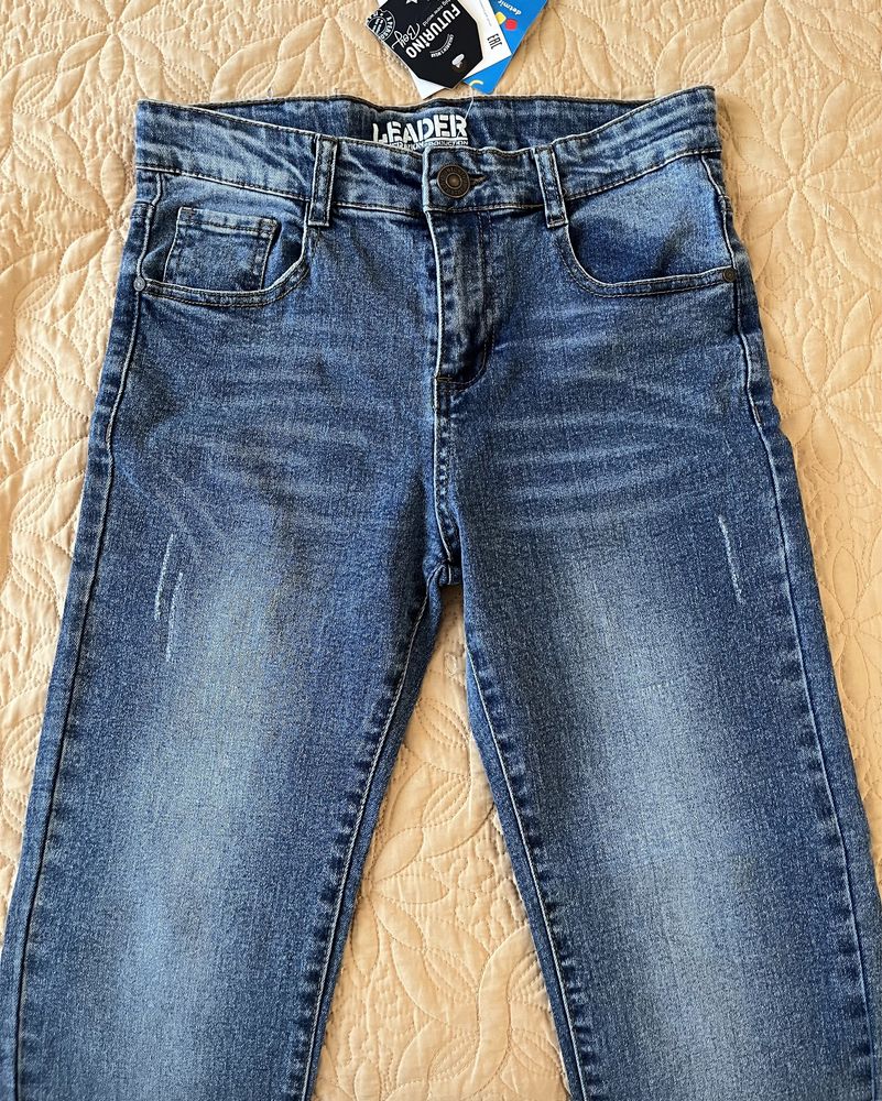 Новые качественные джинсы на 10-12 лет