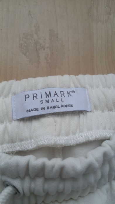Pantaloni noi de la primark