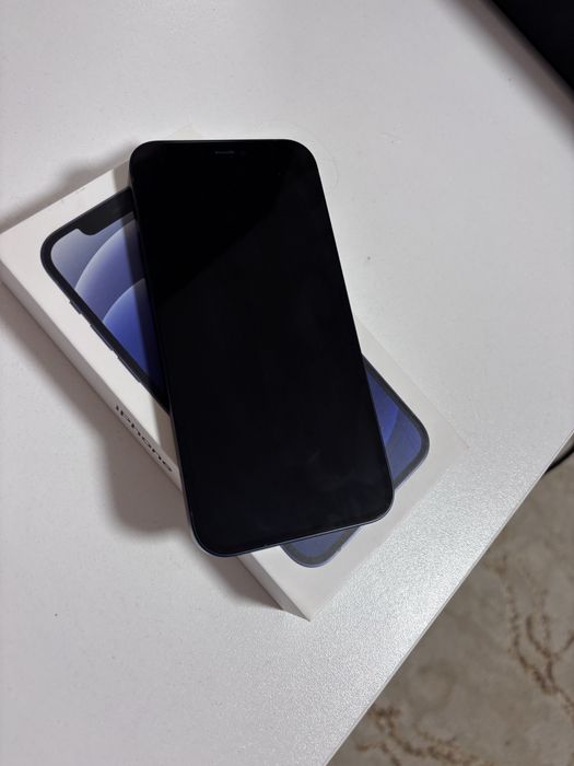 Iphone 12 ,nou ,sănătate baterie 100%.O husa neagră simpla inclusă