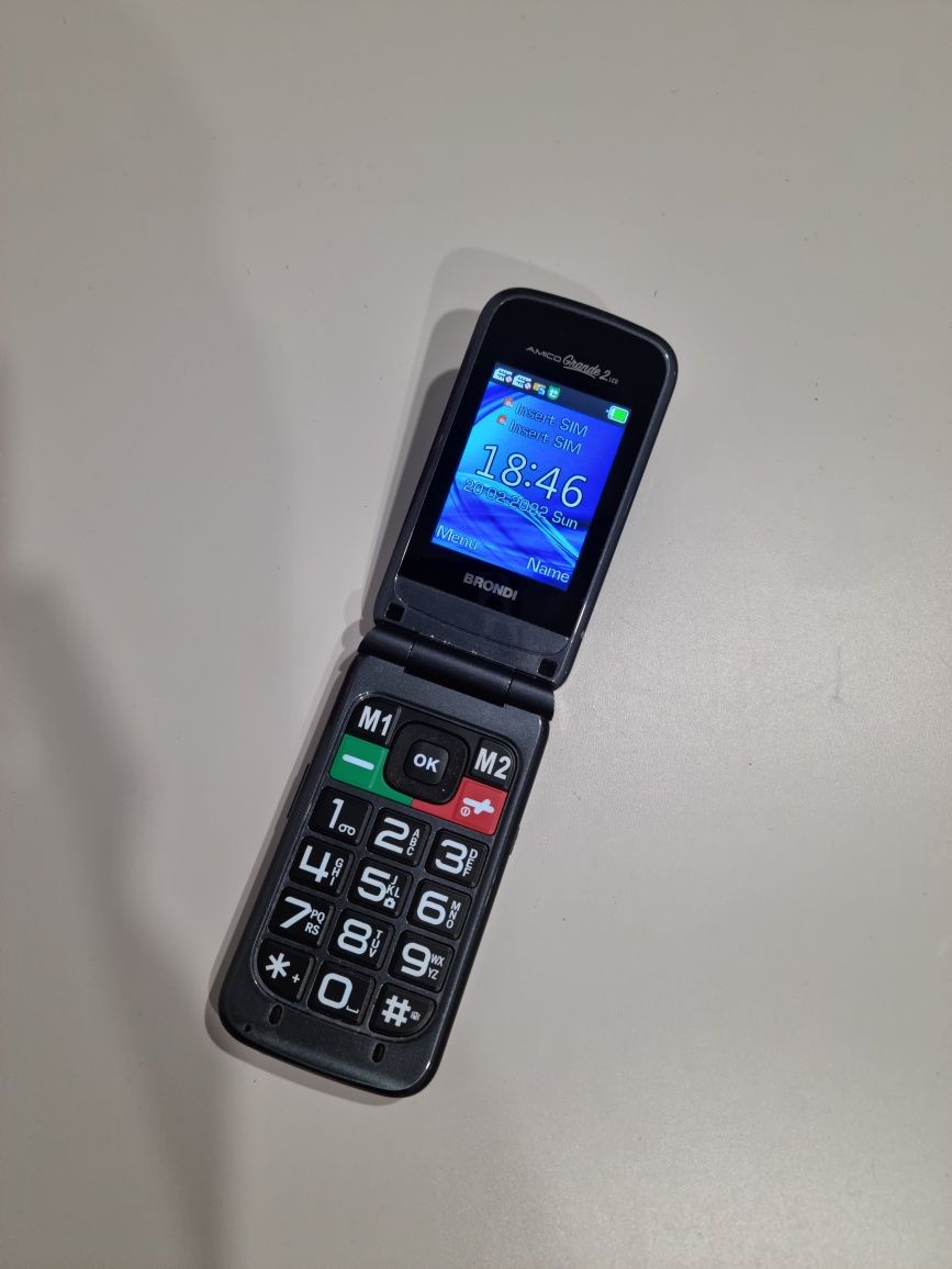 Telefon cu clapeta pentru seniori cu butoane si display foarte mare